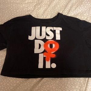 Cropped Nike Gym Tee Shirt